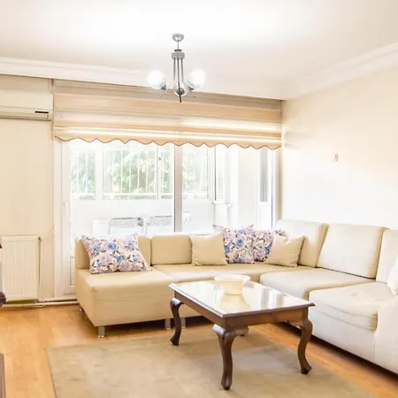 Apartment Colorful Flat With Balcony In Bayrakli Izmir