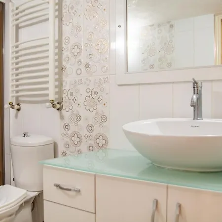 Apartment Colorful Flat With Balcony In Bayrakli Izmir