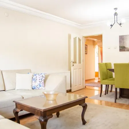 Apartment Colorful Flat With Balcony In Bayrakli