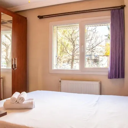 Apartment Colorful Flat With Balcony In Bayrakli